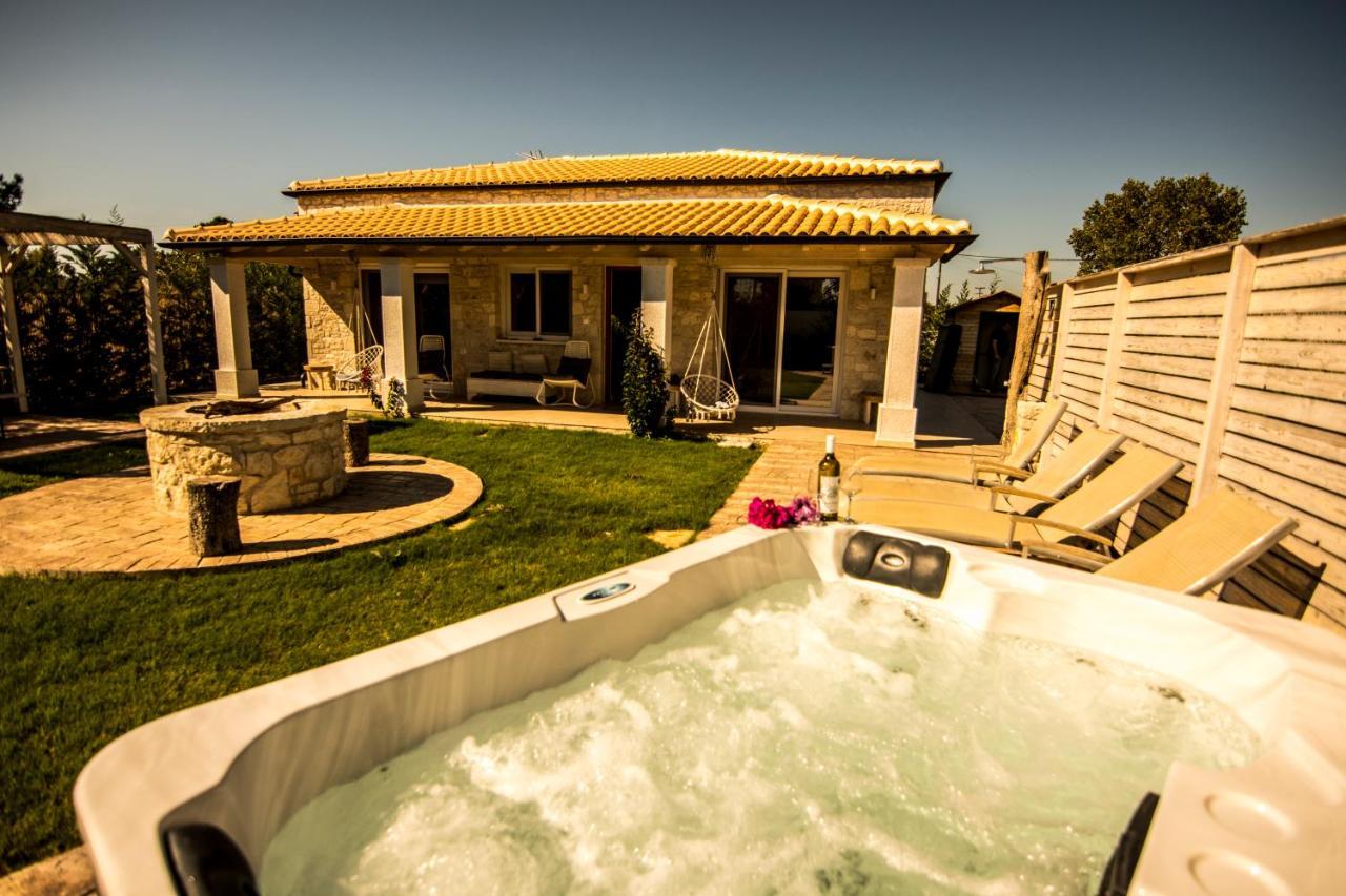 Estia - Private Jacuzzi Next To The Hébergement de vacances *
